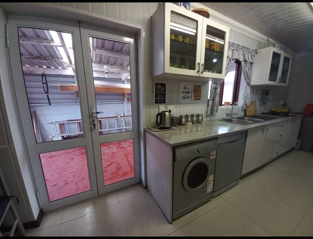 4 BEDROOM FREESTANDING FOR SALE IN LENTEGEUR